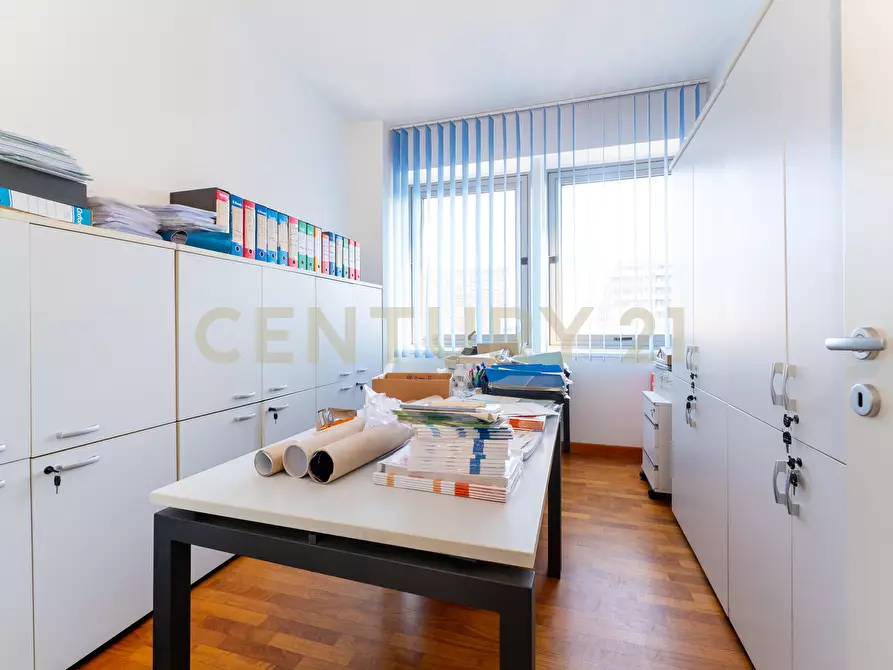 Immagine 25 di Pentalocale in vendita  in Corso Sicilia 64 a Catania