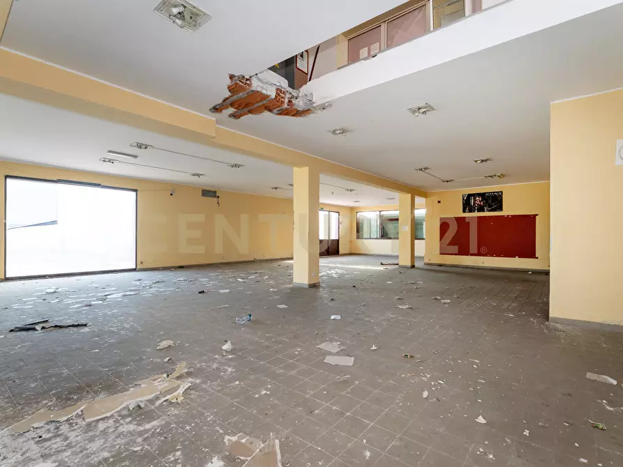 Immagine 9 di Showroom in vendita  in Via delle Scuole 1 a Aci Castello