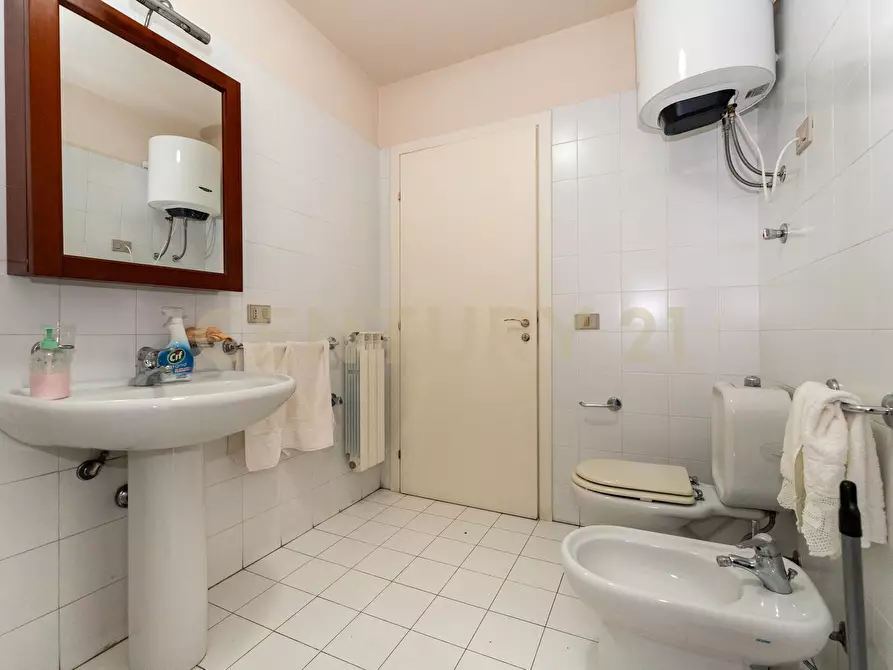 Immagine 15 di Pentalocale in vendita  in Via Archimede sn a Carlentini