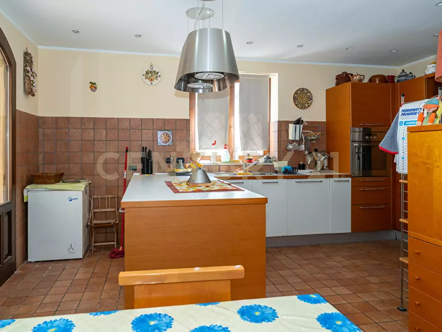 Immagine 55 di Villa in vendita  in Via Alcaloro Petrone 47 a Viagrande