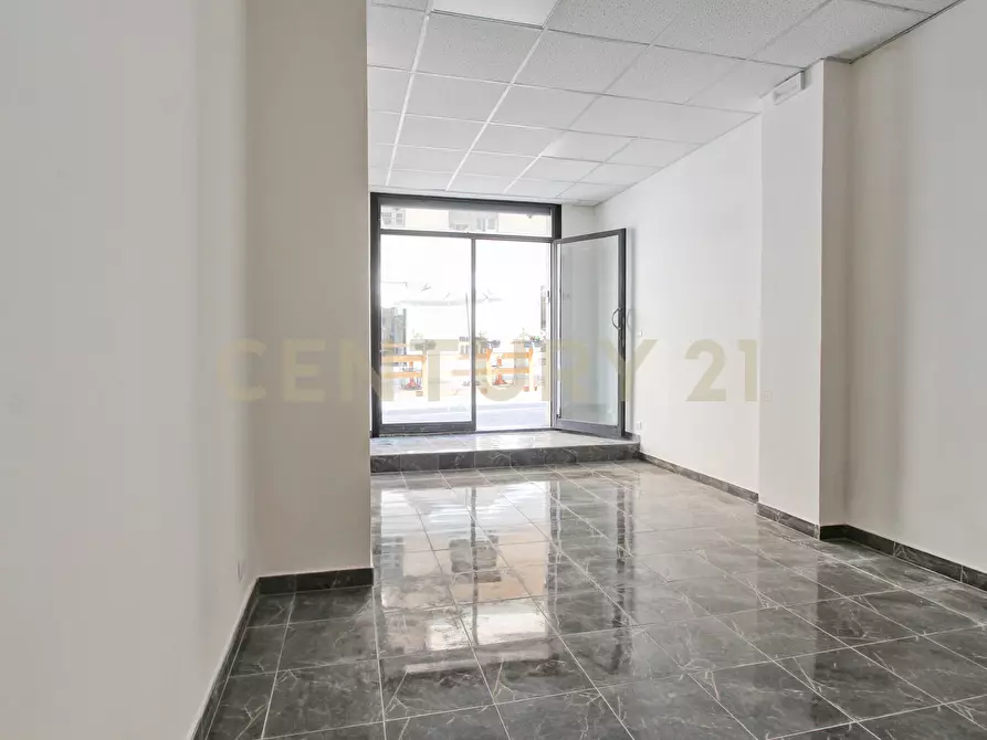 Immagine 4 di Locale commerciale in vendita  in Via Ruggero Fauro 21 a Roma