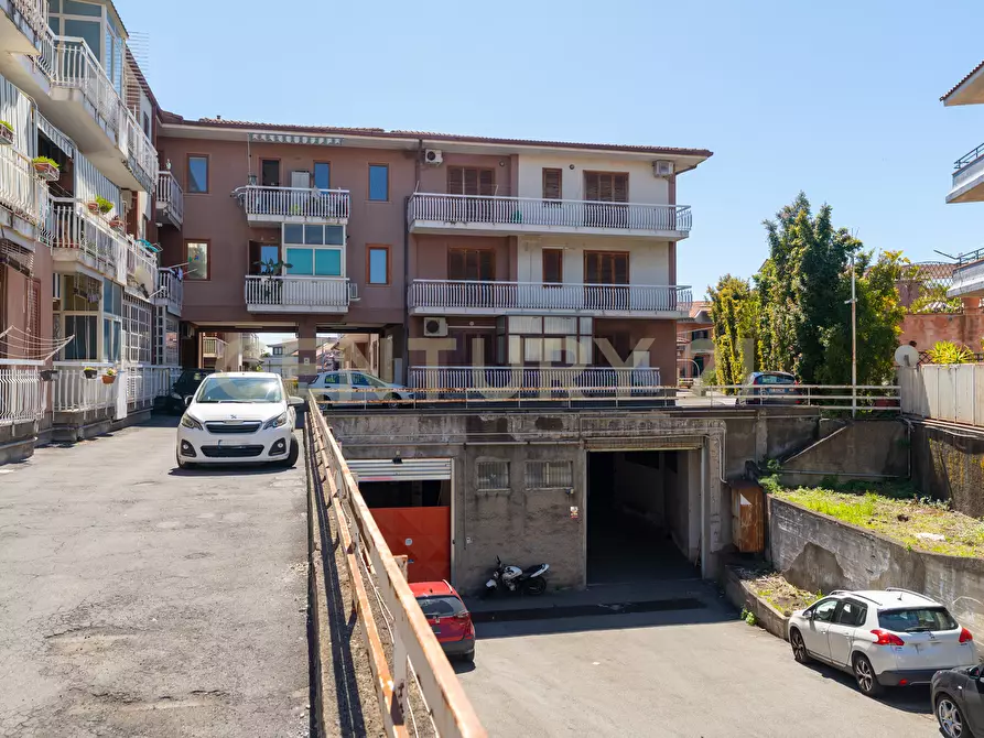 Immagine 38 di Trilocale in vendita  in Via Nazionale a Aci Castello