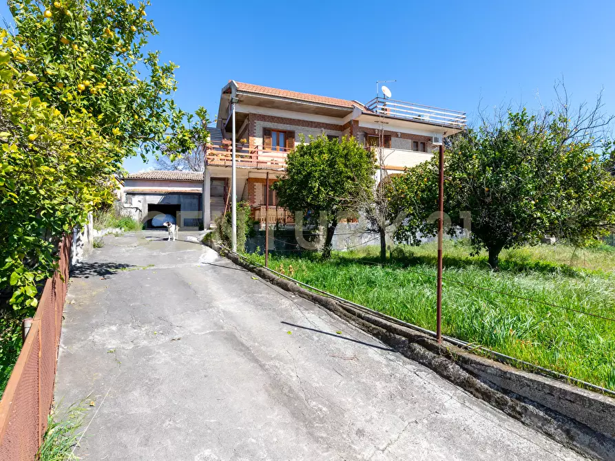 Immagine 1 di Villa in vendita  in Via Piano del Conte 16 a Mascalucia