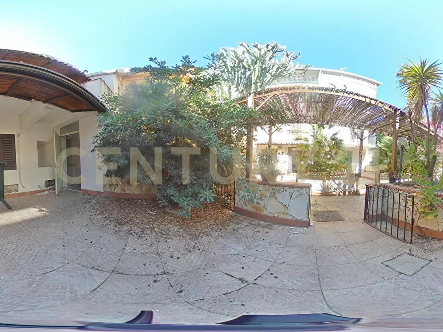 Immagine 51 di Villa in vendita  in Via Livorno 97 a Aci Castello