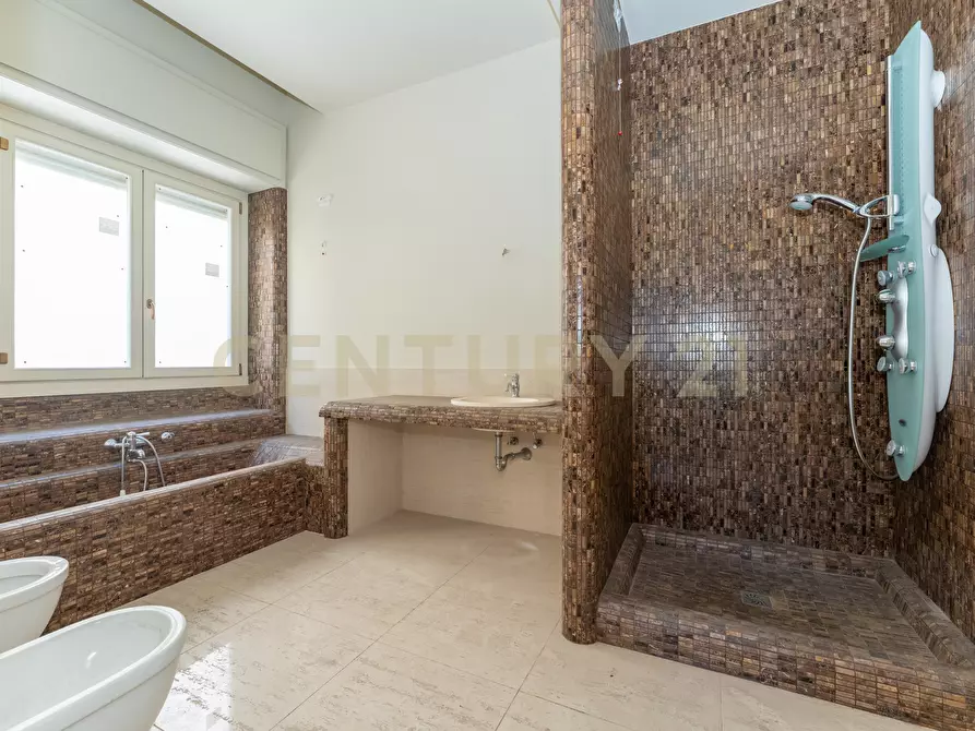 Immagine 39 di Villa in vendita  in Via Salvatore Paola 177 a Catania