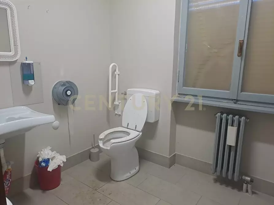 Immagine 10 di Locale commerciale in affitto  in Via Galileo Galilei 3 a Verona