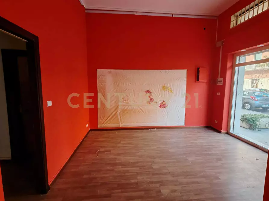 Immagine 8 di Locale commerciale in vendita  in Via Guglielmo Marconi 40 a Gravina Di Catania