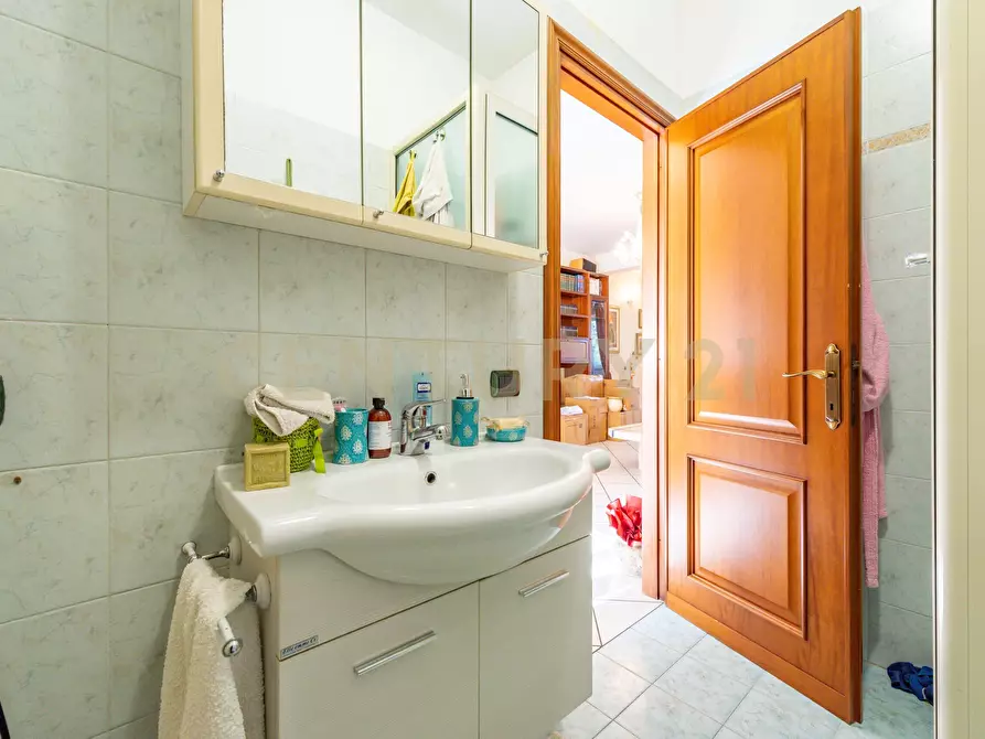Immagine 3 di Villa in vendita  in Via Aci Sant'Antonio 21 a Roma