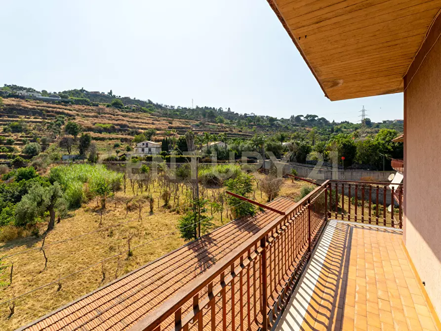 Immagine 29 di Trilocale in vendita  in Via San Nicolò 134 a Aci Catena