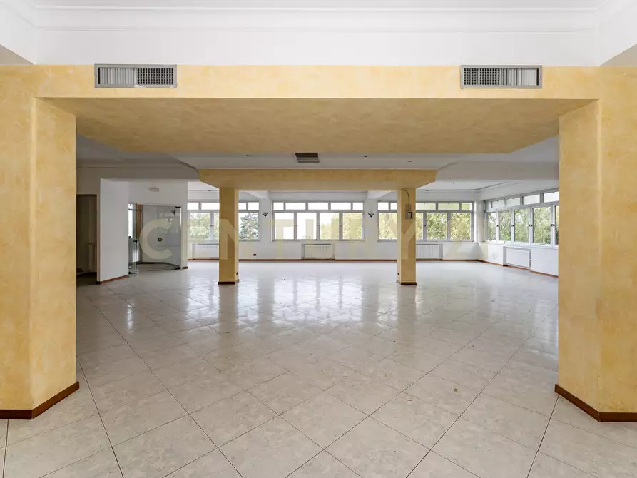 Immagine 11 di Locale commerciale in affitto  in Via Catira 2 a San Gregorio Di Catania