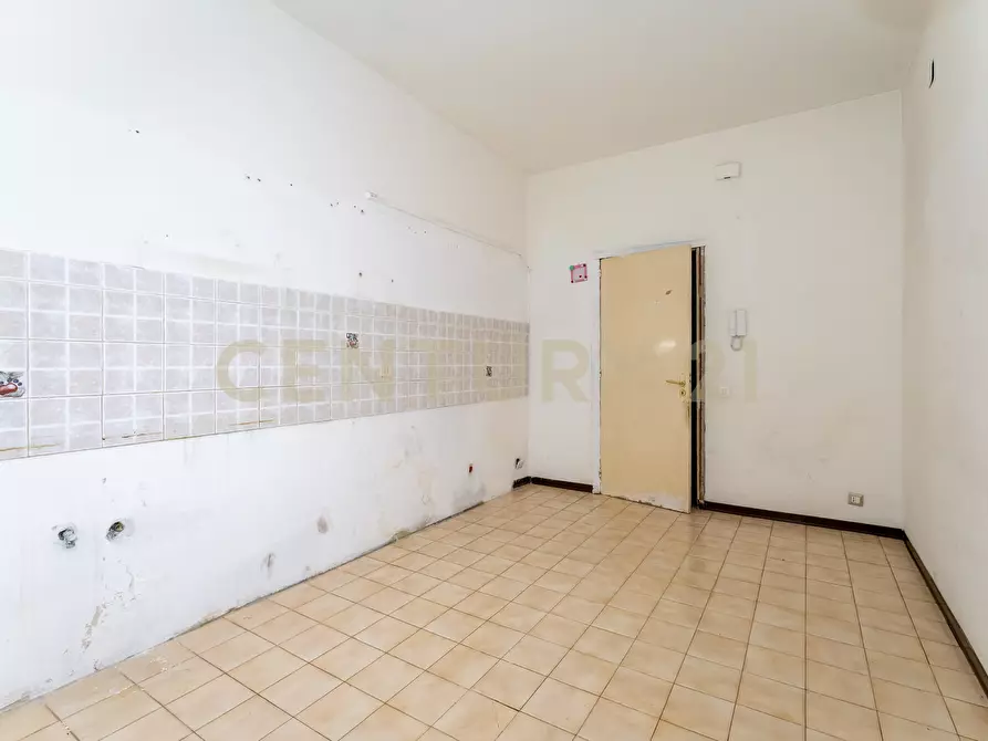 Immagine 28 di Pentalocale in vendita  in Via Due Obelischi 48 a Gravina Di Catania