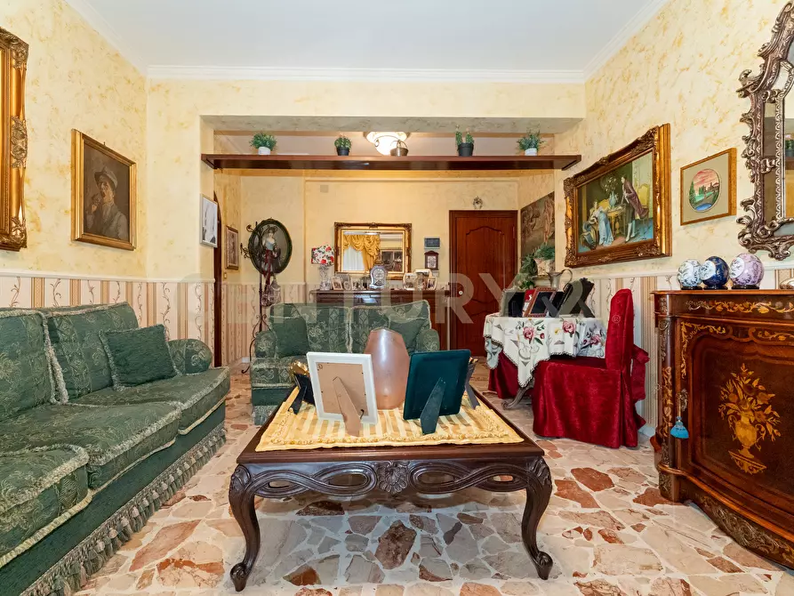 Immagine 12 di Pentalocale in vendita  in Via Carrubella 155 a Gravina Di Catania