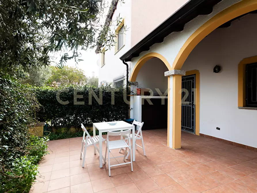 Immagine 2 di Casa indipendente in vendita  in Via Madrid a San Teodoro