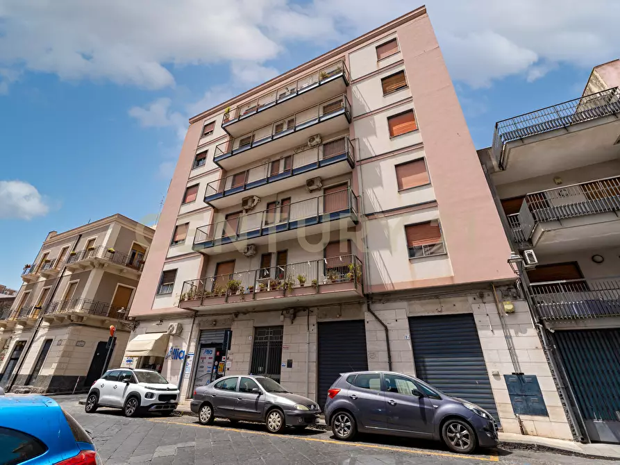 Immagine 30 di Pentalocale in vendita  in PIazza Indipendence 3 a Misterbianco