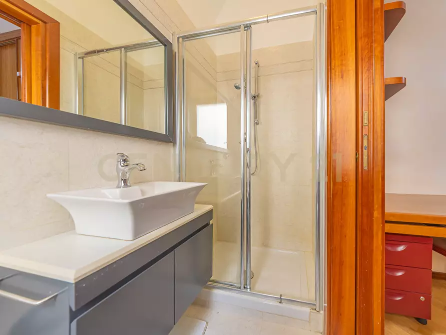 Immagine 16 di Trilocale in vendita  in Via Bevagna 56 a Roma