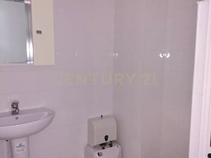 Immagine 16 di Locale commerciale in vendita  in Piazza Primo Wongher 17 a Monte Argentario