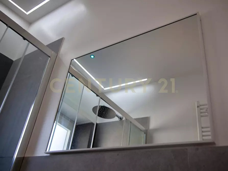 Immagine 57 di Bilocale in affitto  in Via Montecristo 10 a Roma