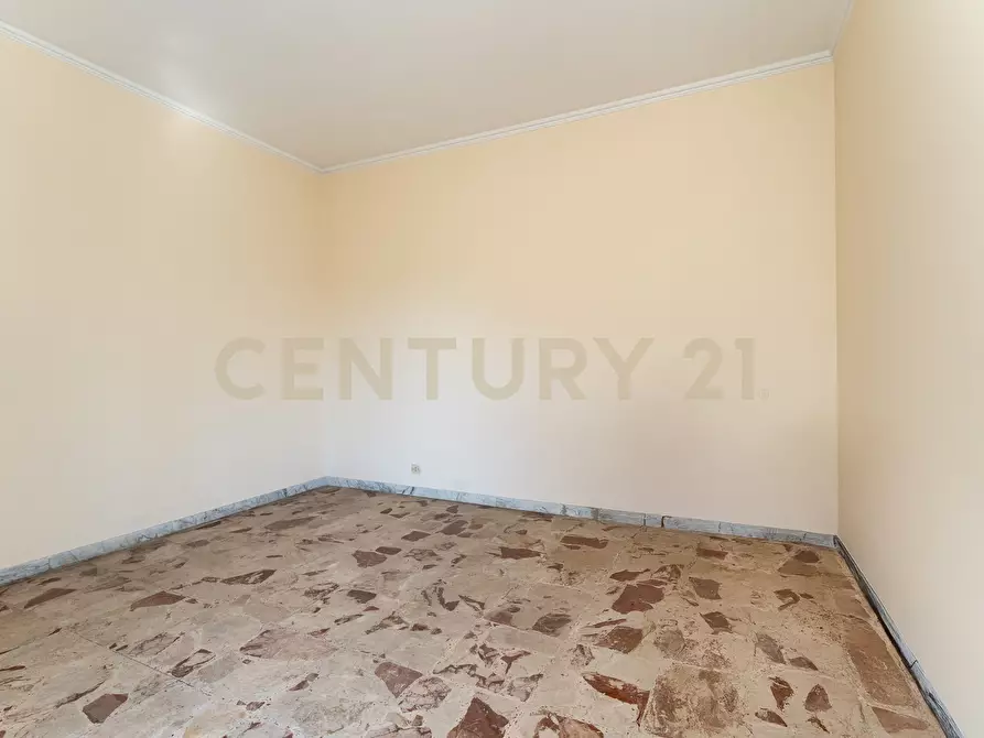 Immagine 15 di Pentalocale in vendita  in Via Carnazza 2 a Tremestieri Etneo