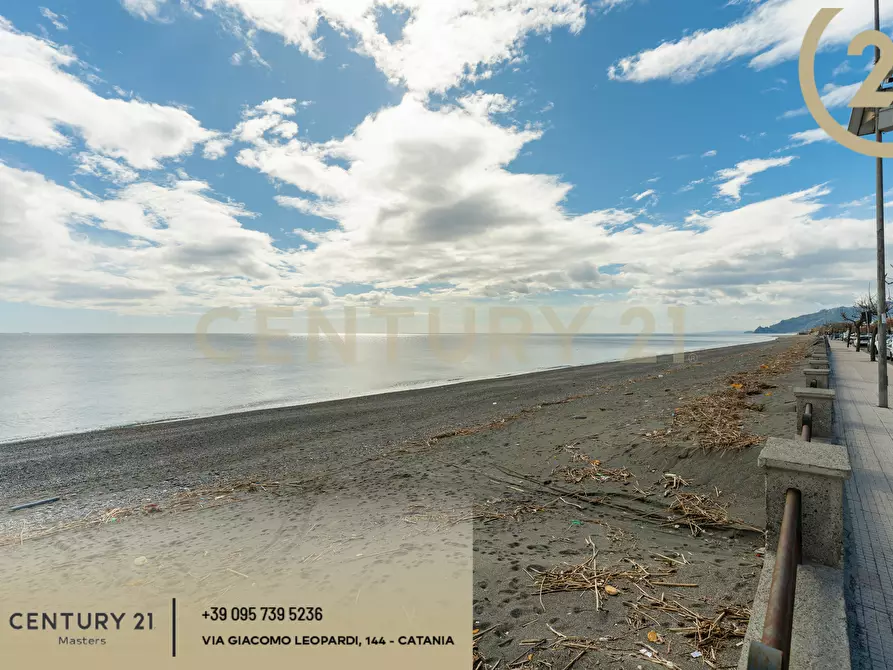 Immagine 55 di Trilocale in vendita  in Via Giuseppe Verdi 40 a Roccalumera