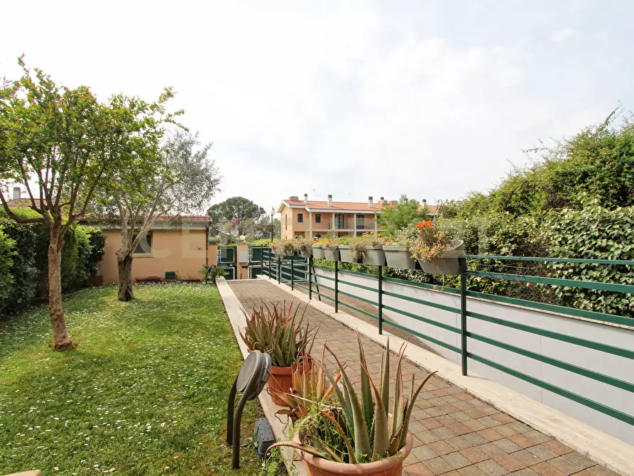 Immagine 22 di Casa trifamiliare in vendita  in Via di Casal Boccone 256 a Roma