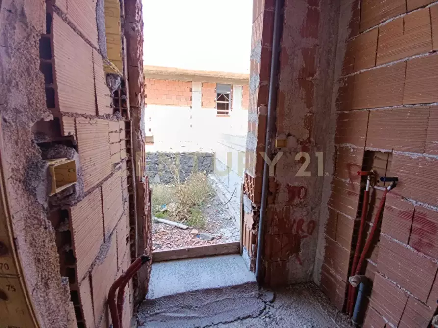 Immagine 40 di Casa bifamiliare in vendita  in VIA LEONCAVALLO 7 a Aci Sant'antonio