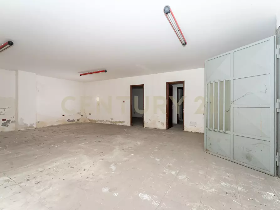 Immagine 9 di Magazzino in vendita  in Via del Bosco 407 a Catania