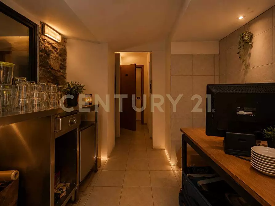 Immagine 33 di Locale commerciale in vendita  in Via Giuseppe Verdi 65 a Catania