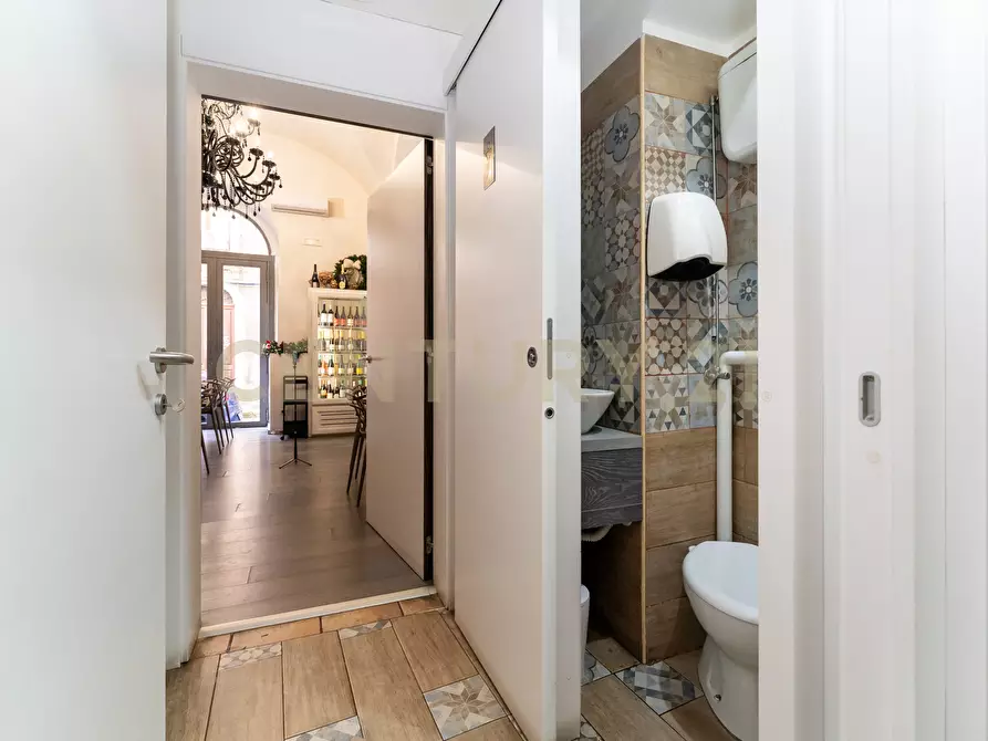 Immagine 14 di Bar / Ristorante in vendita  in Via Mazza 14 a Catania