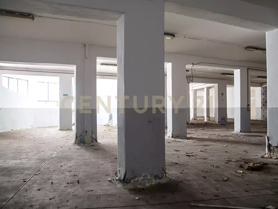 Immagine 17 di Locale commerciale in vendita  in Via Renato Fucini 10 a Catania