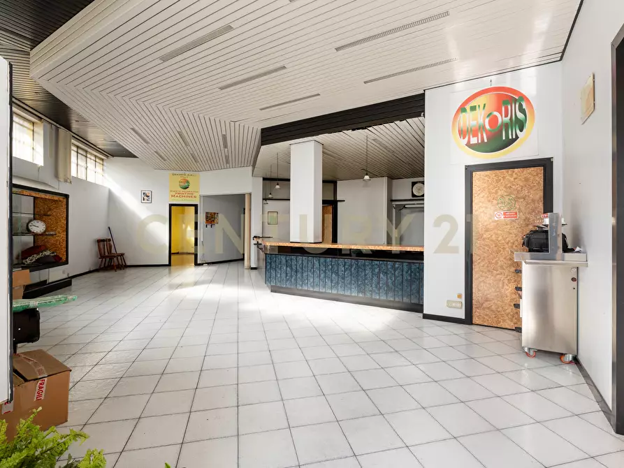 Immagine 6 di Magazzino in vendita  in Via Convento del Carmine 6 a Tremestieri Etneo