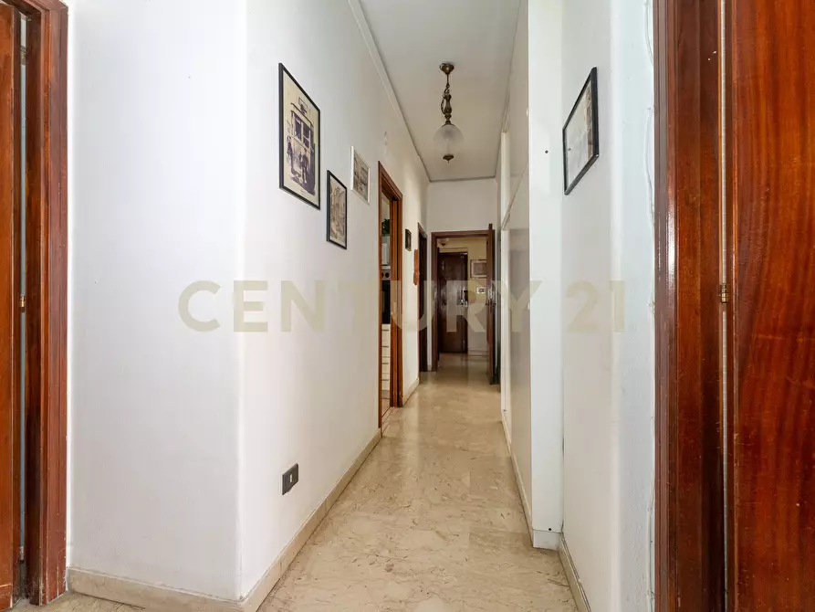 Immagine 32 di Pentalocale in vendita  in Via Fratelli Bandiera 13 a Gravina Di Catania