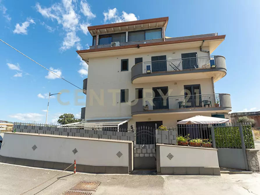 Immagine 32 di Trilocale in vendita  in Via Spiaggia 306 a Catania