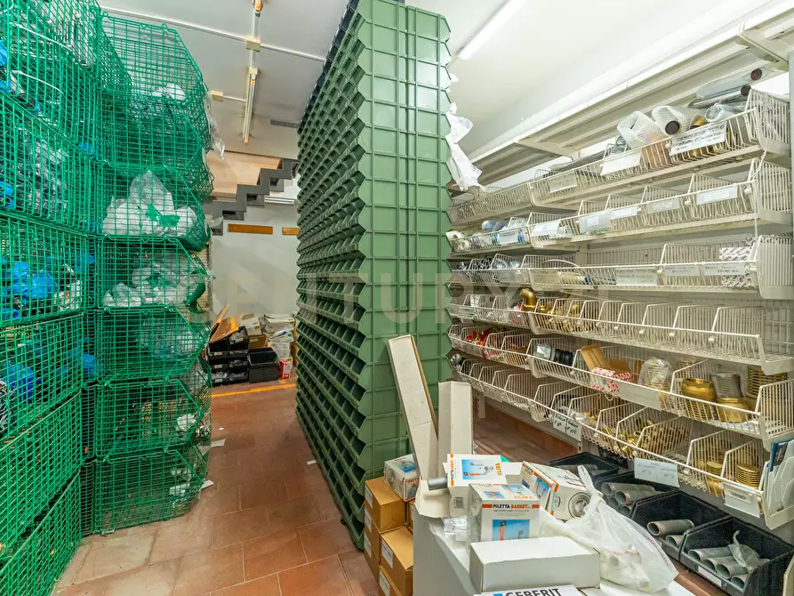 Immagine 23 di Locale commerciale in vendita  in Via Firenze 205 a Aci Castello