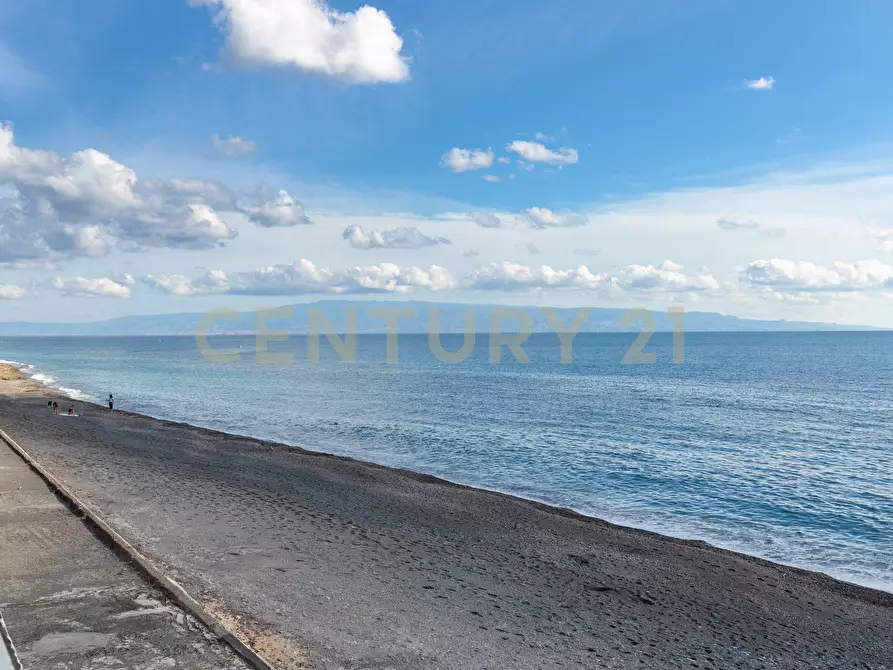Immagine 46 di Bilocale in vendita  in Via Lungomare 2 a Sant'alessio Siculo