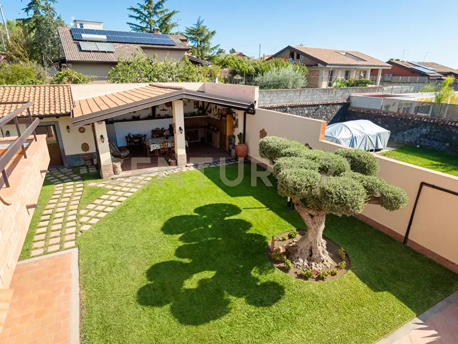 Immagine 11 di Villa in vendita  in Via Salemi 19 a Mascalucia