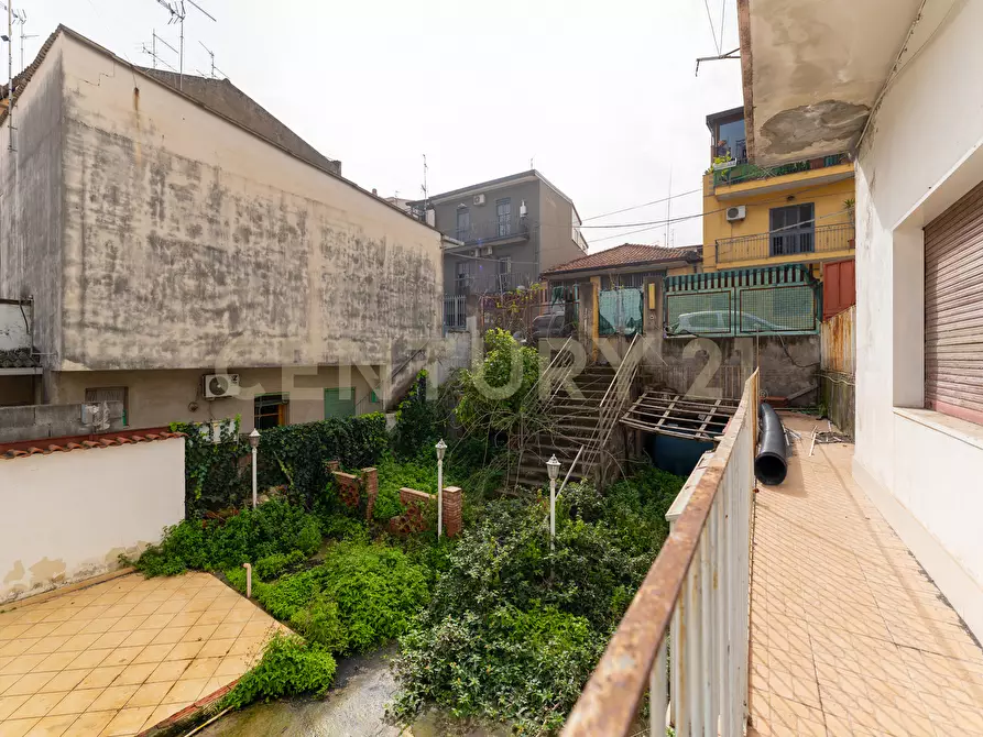 Immagine 2 di Casa bifamiliare in vendita  in Via Velletri 16 a Catania