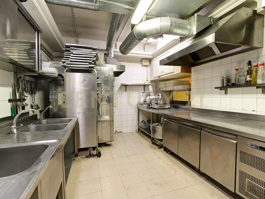 Immagine 19 di Pizzeria / Pub in vendita  in Via Montebuono 1 a Roma