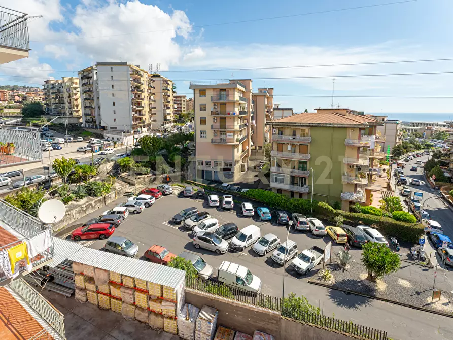 Immagine 32 di Pentalocale in vendita  in Via Carnazza 2 a Tremestieri Etneo