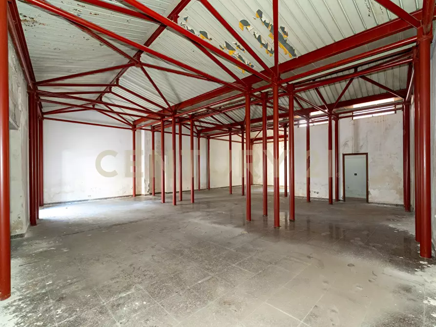 Immagine 27 di Locale commerciale in vendita  in Piazza Guglielmo Marconi 19 a San Gregorio Di Catania
