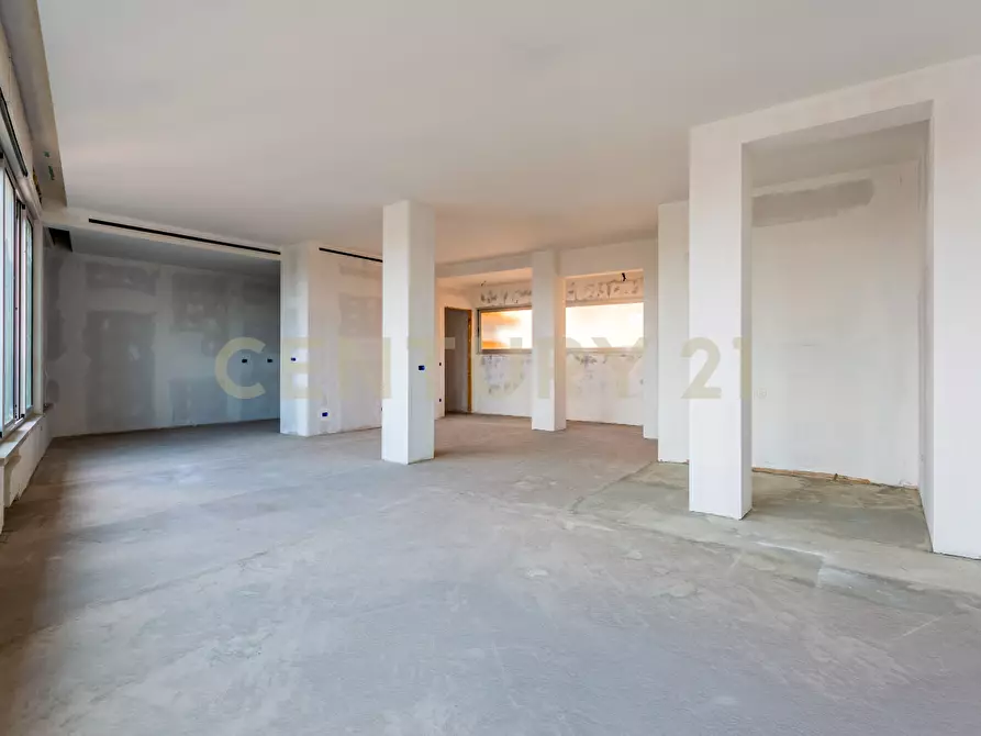 Immagine 12 di Quadrilocale in vendita  in Via dell'Olmata 30 a Roma