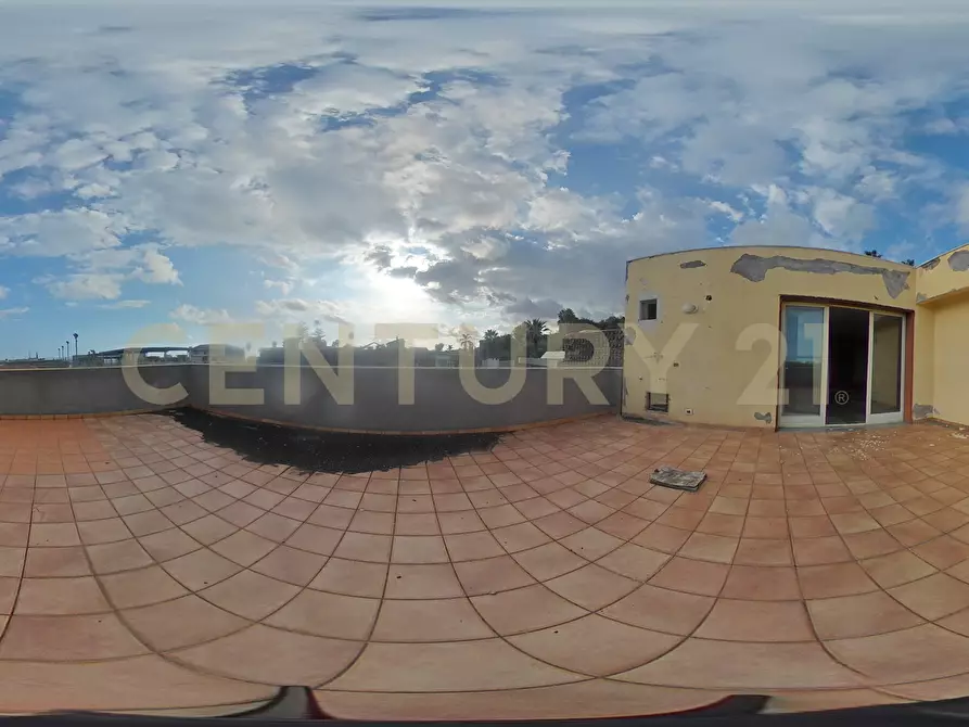 Immagine 88 di Showroom in vendita  in Via delle Scuole 1 a Aci Castello