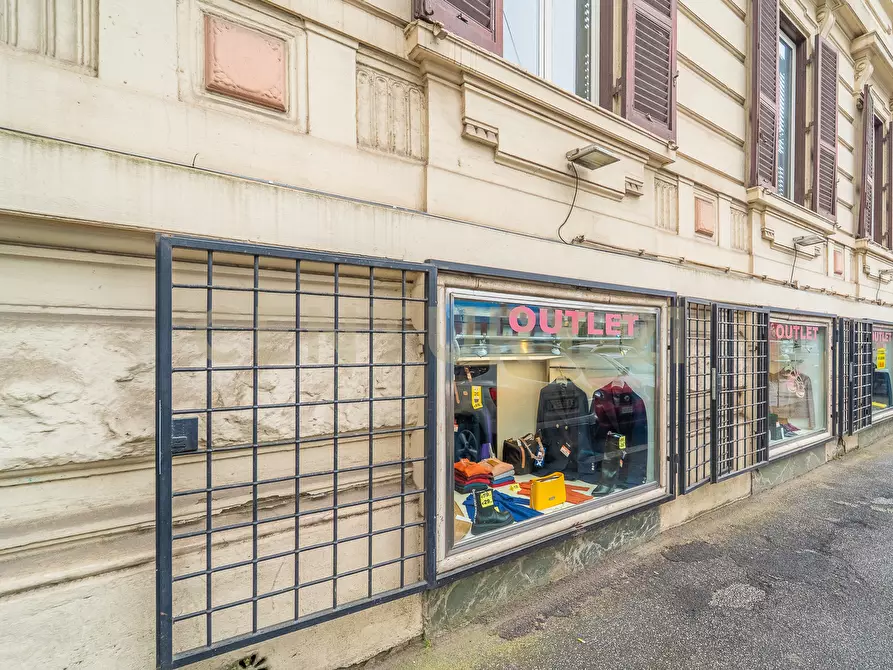 Immagine 3 di Attività commerciale in vendita  in Viale Liegi 49 a Roma