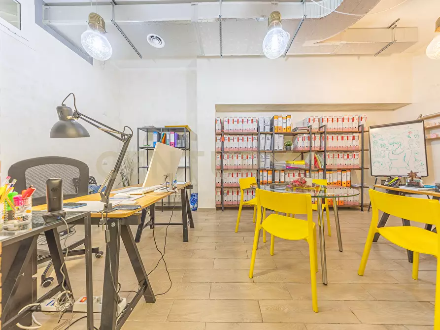 Immagine 23 di Locale commerciale in vendita  in VIA AUGUSTA GENINA 16 a Roma