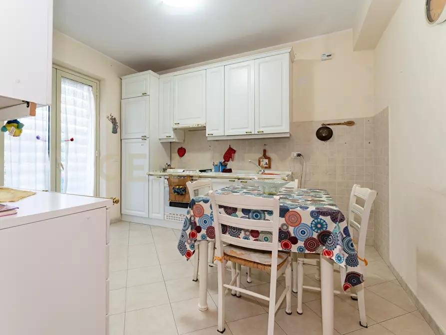 Immagine 38 di Trilocale in vendita  in Via Teocrito 10 a Aci Catena