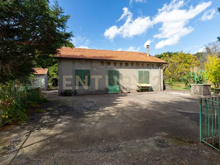 Immagine 6 di Villa in vendita  in Contrada Scolaro Cisterna a Adrano