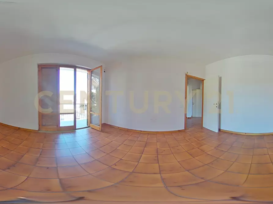 Immagine 49 di Trilocale in vendita  in Via Nazionale a Aci Castello