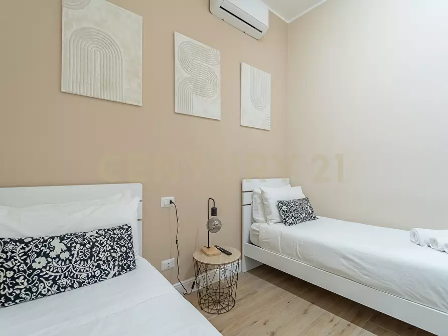 Immagine 9 di Bilocale in vendita  in Via Girolamo Benzoni a Roma