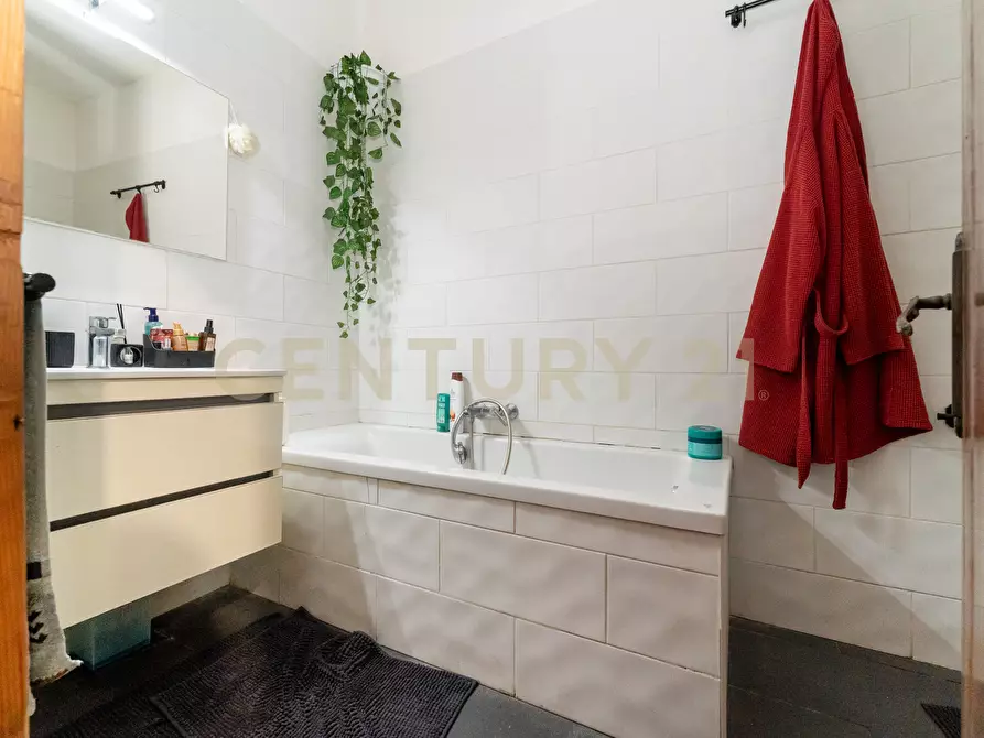 Immagine 16 di Casa indipendente in vendita  in Piazza Guglielmo Marconi 1 a Camporotondo Etneo