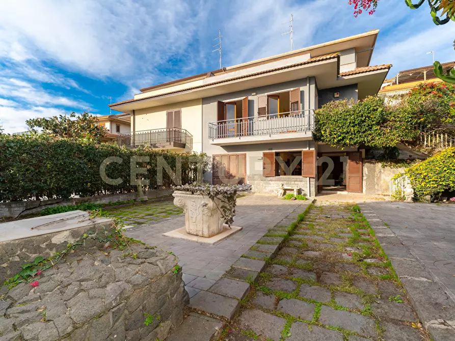 Immagine 3 di Casa bifamiliare in vendita  in Via Sebastiano Grasso 14 a Aci Catena