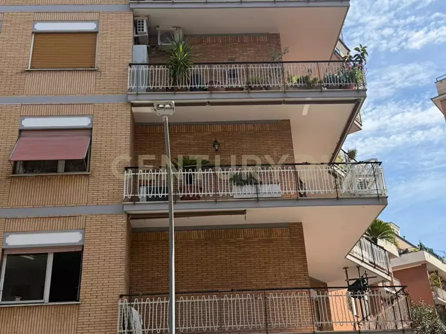 Immagine 3 di Trilocale in vendita  in Via Carlo Dossi 80 a Roma